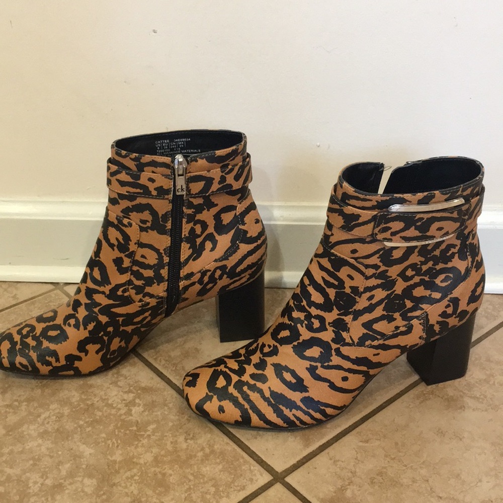 NWOT Calvin Klein leopard print heeled booties